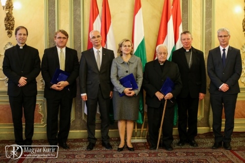Fraknói Vilmos-díjjal tüntették ki oktatónkat