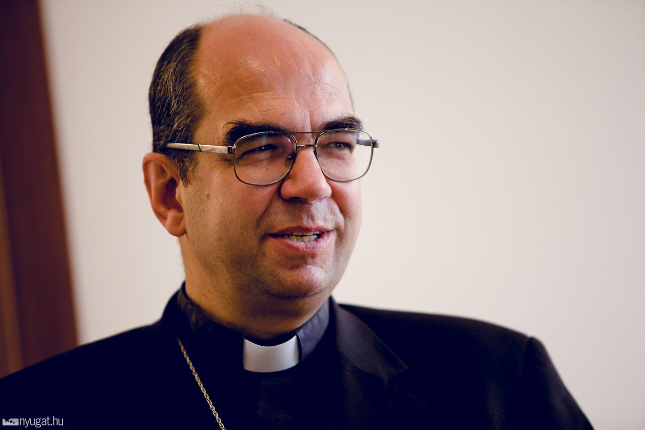 Székely János megyéspüspök előadása a migrációról