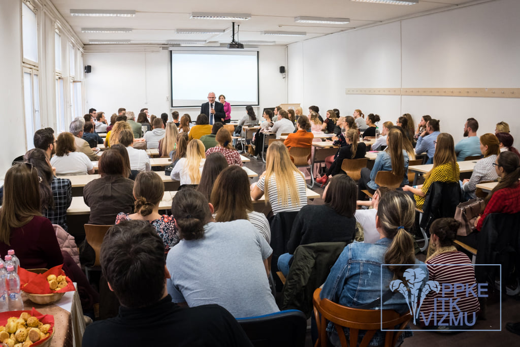 Ismeretközlés és gondolkodásra késztetés