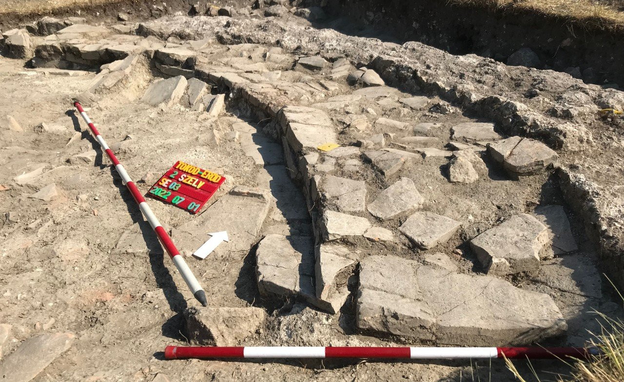 Apszisos épület alapfalait tárták fel a régészek Tokodon