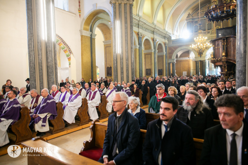 Erdő Péter bíboros Jelenits István gyászmiséjén: „Halló szívű, bölcs ember volt”