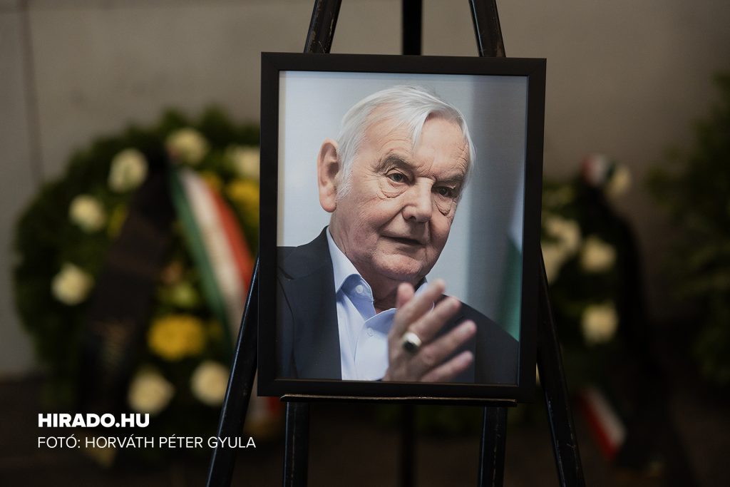 Végső búcsút vettek M. Kiss Sándor történésztől