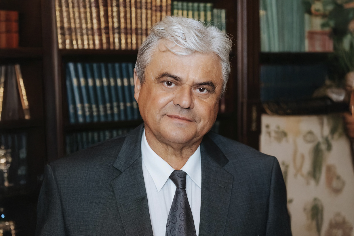Rangos szakmai elismerés a Pázmány BTK professzorának