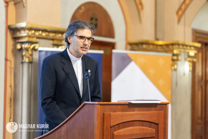 A piarista generális a Gravissimum educationisról szóló konferencián: A katolikus iskola nem luxus