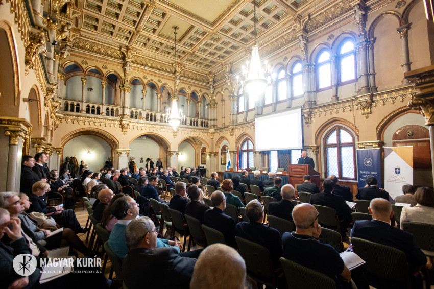 A szívet nem szabad elszakítani a tudástól – Konferencia a 60 éves Gravissimum educationisról