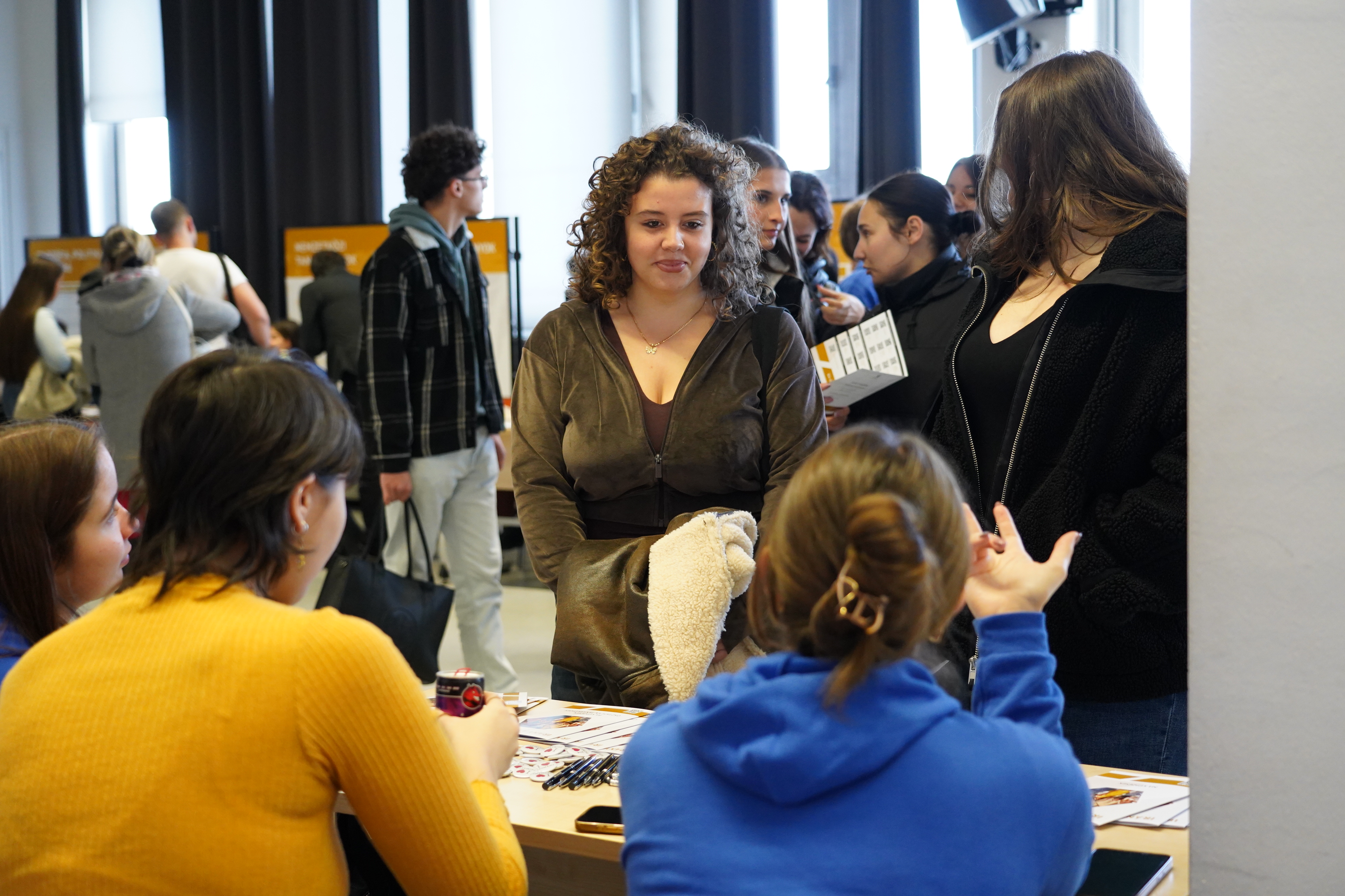 Rekordérdeklődés – a Pázmány BTK csaknem nyolcszáz középiskolást várt novemberi nyílt napjára