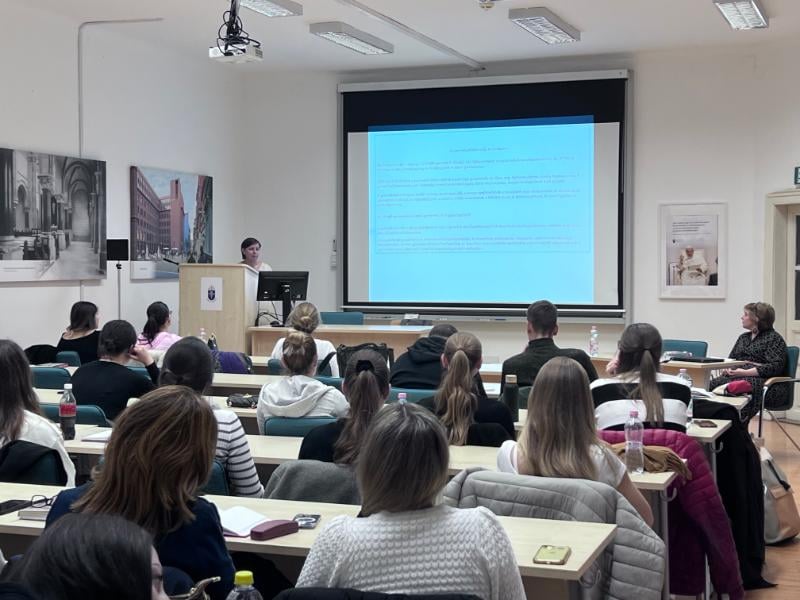 Gyermekvédelem és pedagógia – A pedagógusok szerepe a gyermekvédelemben