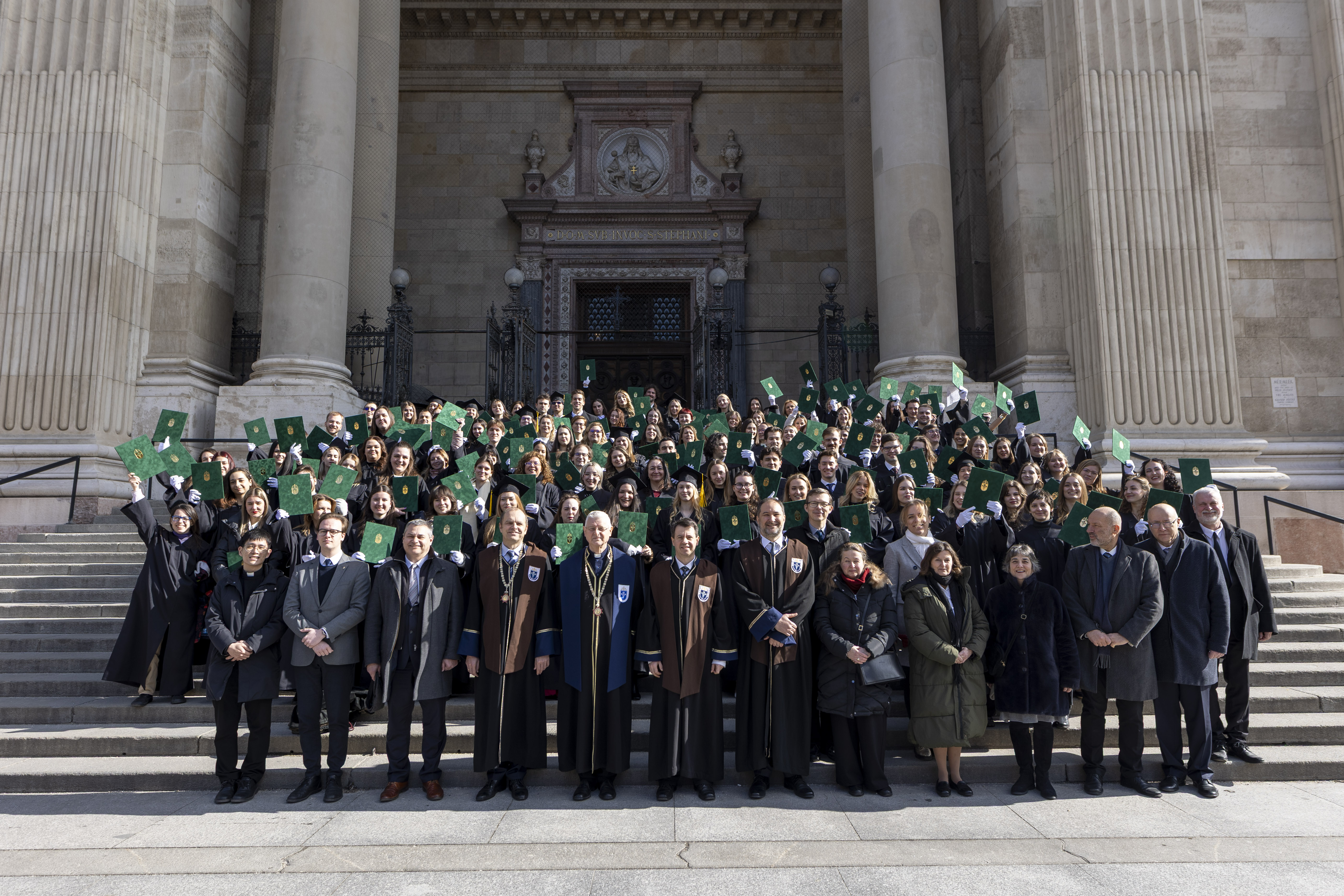 Hit és tudás találkozása: ünnepélyes diplomaátadó a Pázmány BTK-n