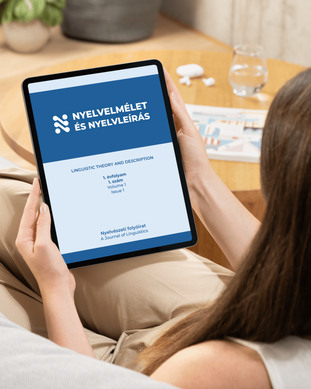Megjelent a Nyelvelmélet és nyelvleírás című folyóirat első száma