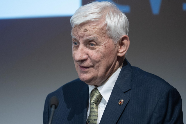 „Utódja nagy elődöknek – nagy elődje utódoknak”: Solymosi László köszöntése (Ünnepi kiadványok az Akadémián 3.)