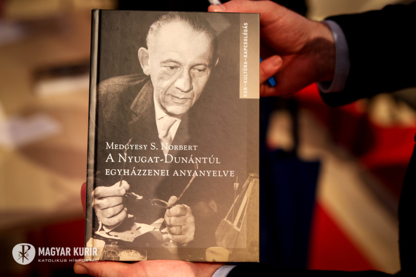 Megjelent Medgyesy S. Norbert monográfiája a Nyugat-Dunántúl egyházzenei anyanyelvéről