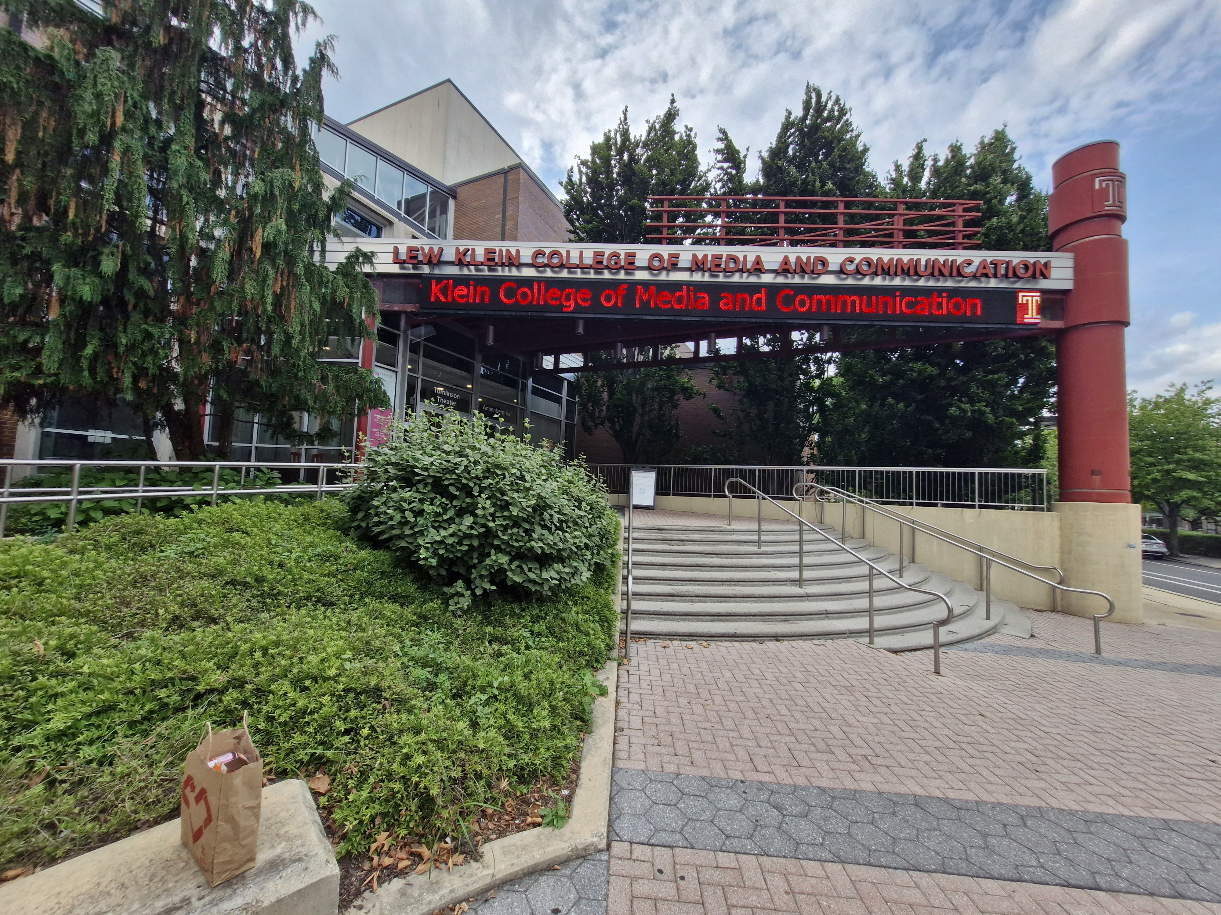 Radetzky András a philadelphiai Temple University kommunikáció és média intézetében