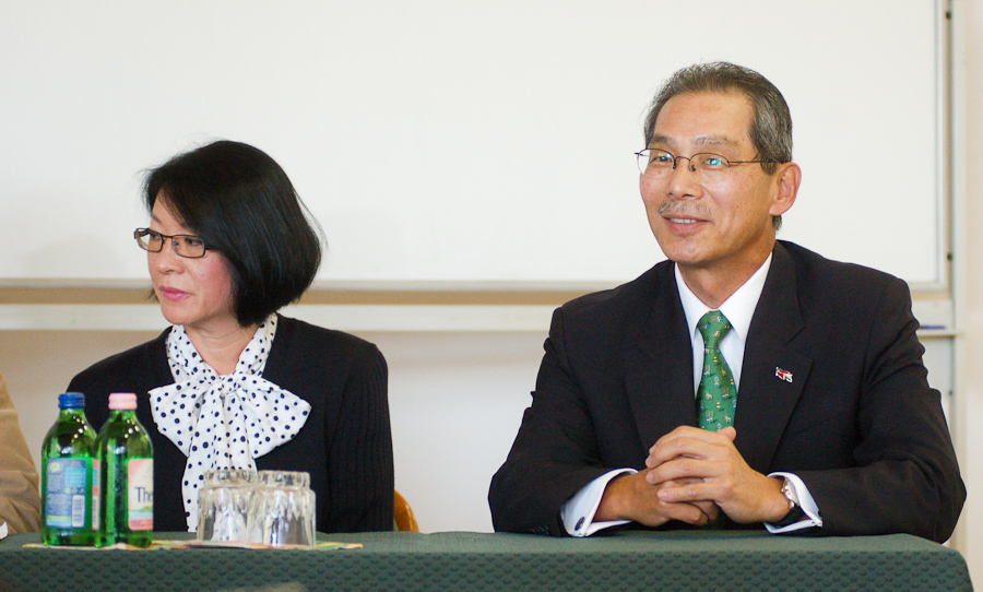Head of the Taipei Representative Office visits Faculty of Humanities