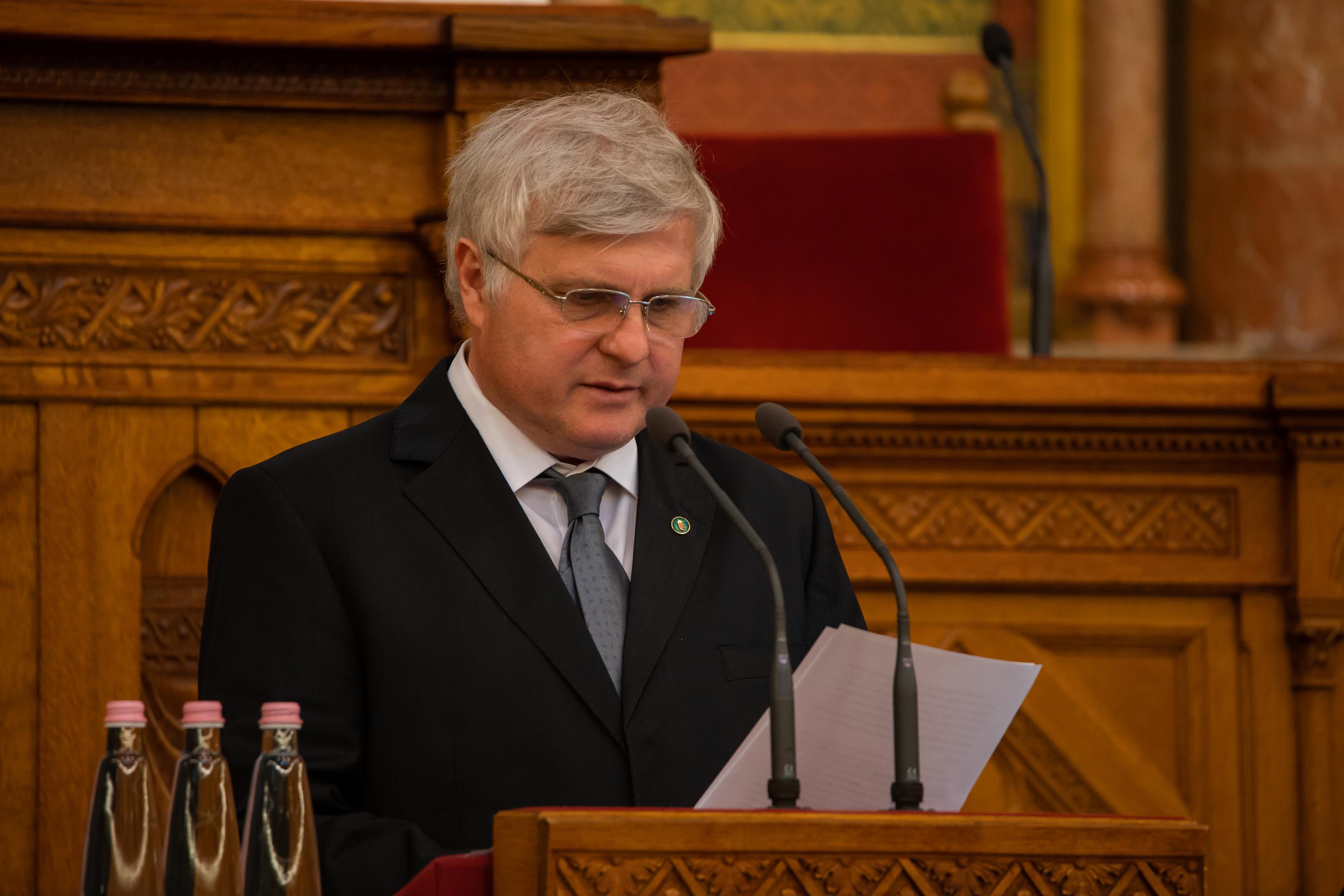 Prof. Őze Sándor intézetvezető, PPKE BTK Történelemtudományi Intézet